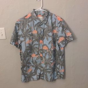 American Eagle Short sleeve button up. Blue with Pink flamingos. Size Medium